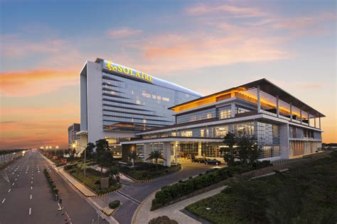 How to commute to PLAY at Okada Manila from Solaire Resort.